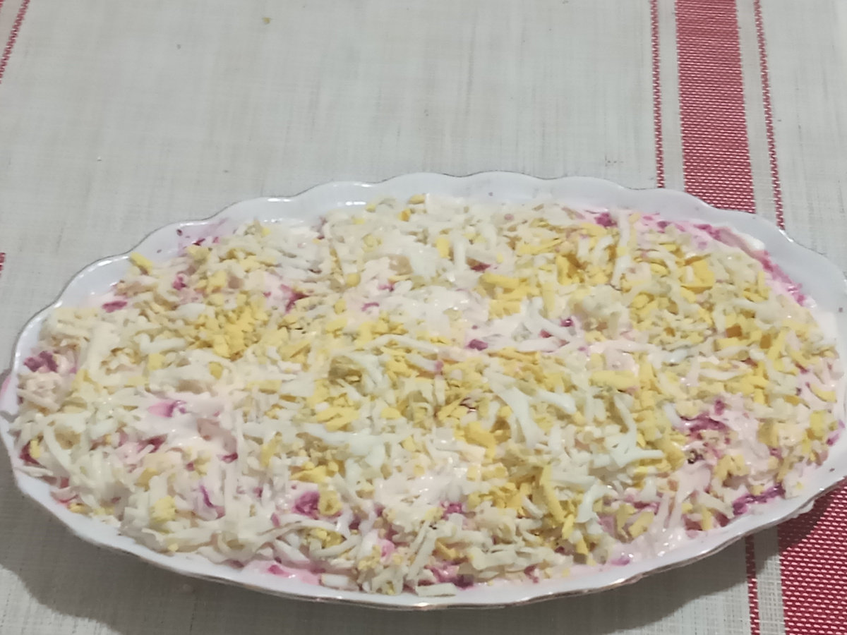 Приготовила салат " Селёдка под шубой ".