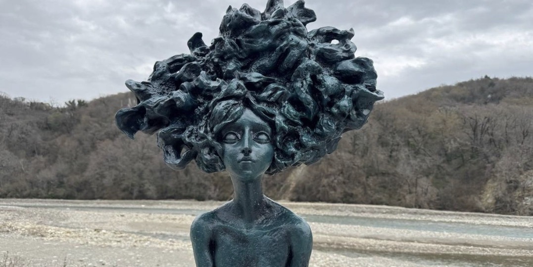 Как бронзовая «Валери» и ее сестры  сбежали из Парижа и поселилась в Лазаревском.