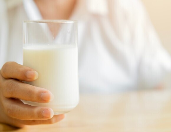 Стоит ли пить молоко после 60 лет — профессор развеяла популярный миф