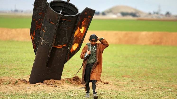    AP/TASS Иранская ракета, упавшая недалеко от деревни Казальджо на северо-востоке Сирии