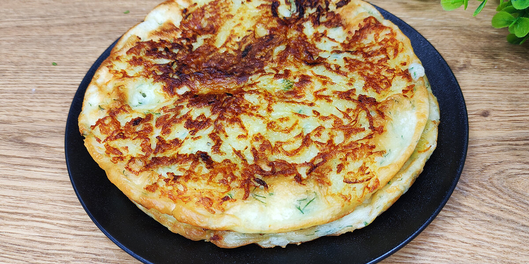Золотистая картофельная лепёшка на сковороде — вкуснее драников и проще жареной картошки