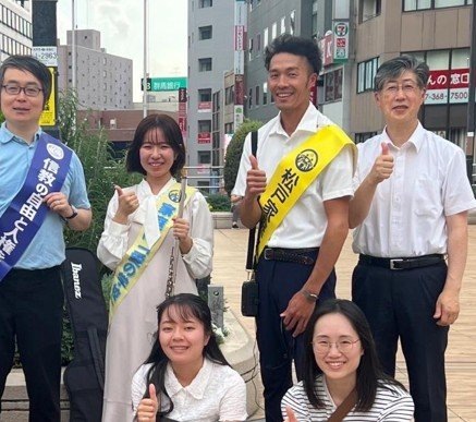 Верующие из «Семейной Федерации» разных поколений протестуют за свободу вероисповедания в Тибе.