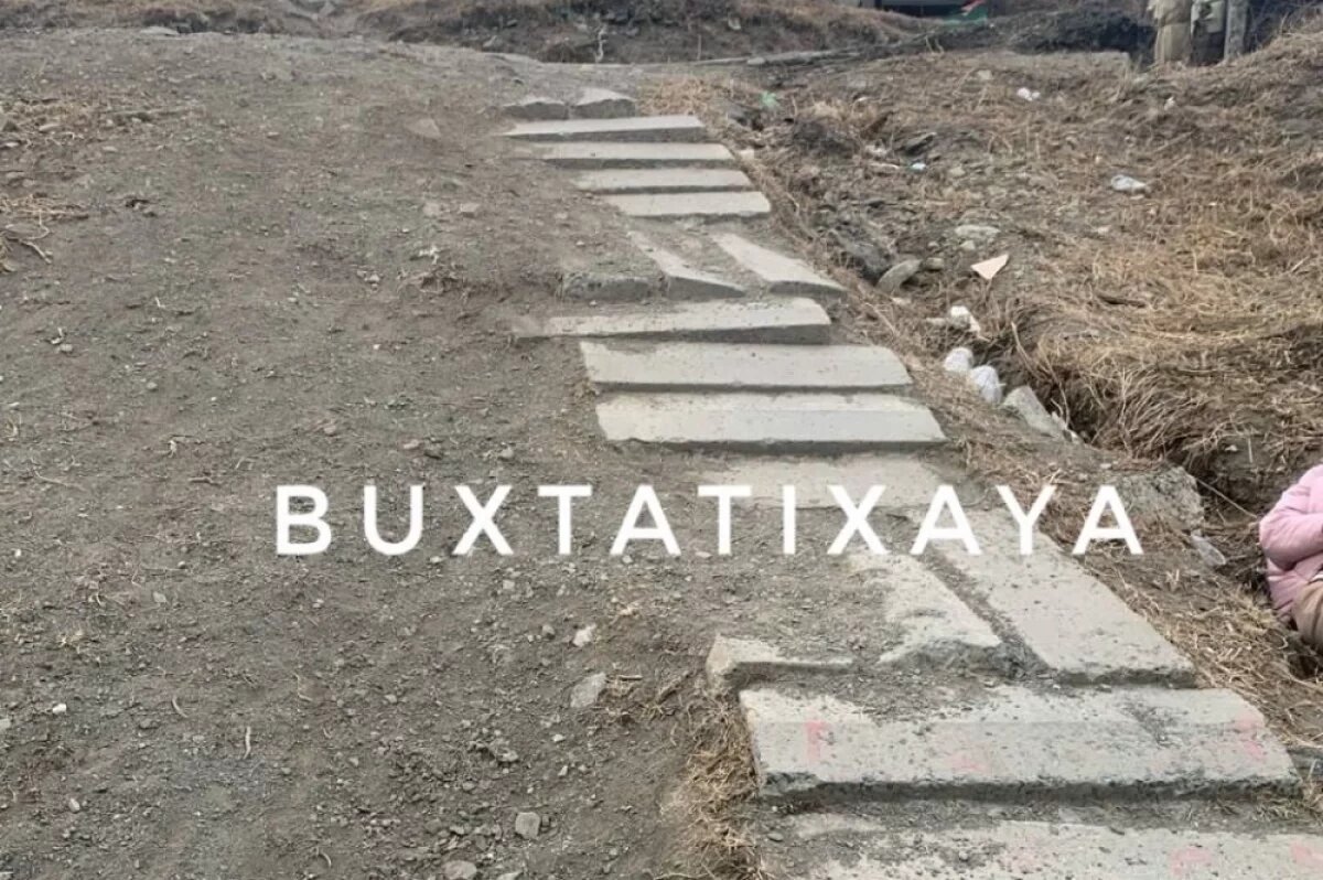    Пожилая женщина 8 марта сломала ногу на разбитой лестнице во Владивостоке