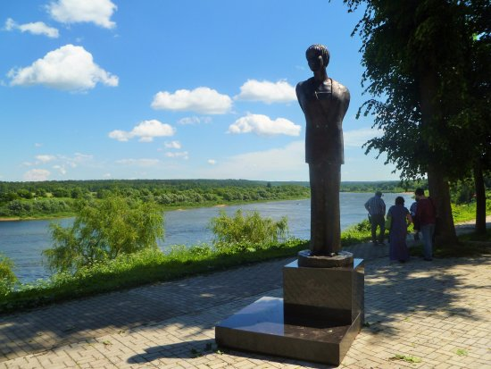 Таруса. Фото с сайта https://www.tripadvisor.com/LocationPhotoDirectLink-g2538807-d8571559-i652631315-Monument_Tarusa_Kaluga_Oblast_Central_Russia.html