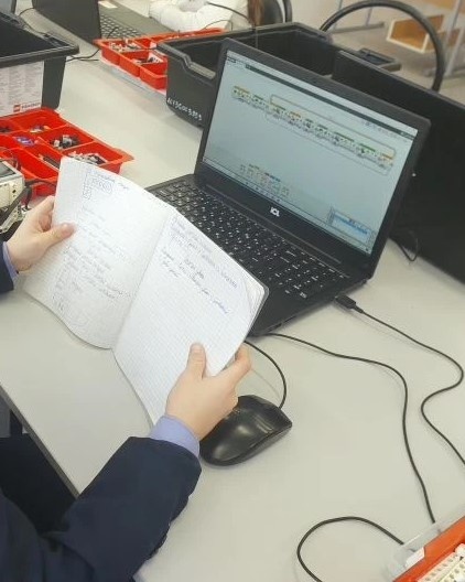 Я на занятии (фото от преподавателя)