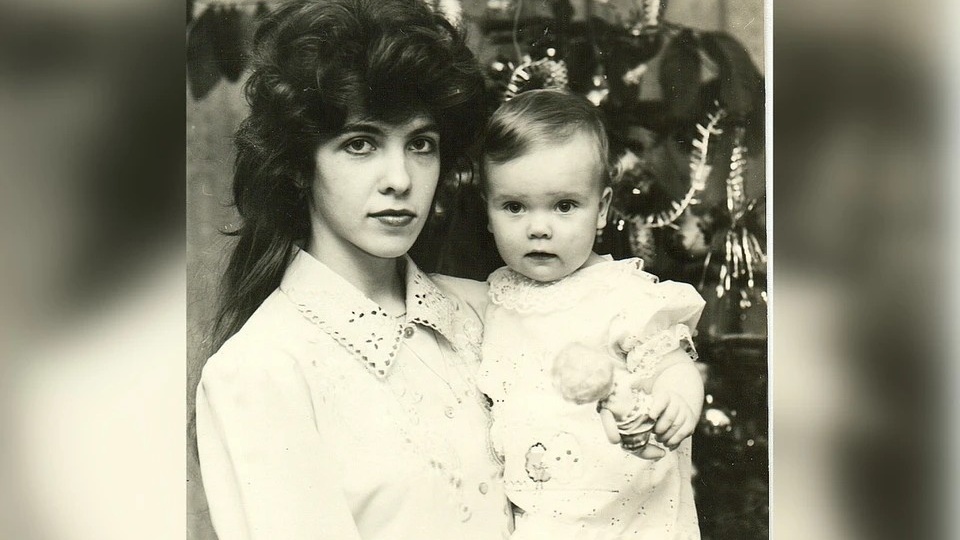 Спасенная из ада: как годовалая девочка выжила под завалами и нашла своего спасителя через 28 лет