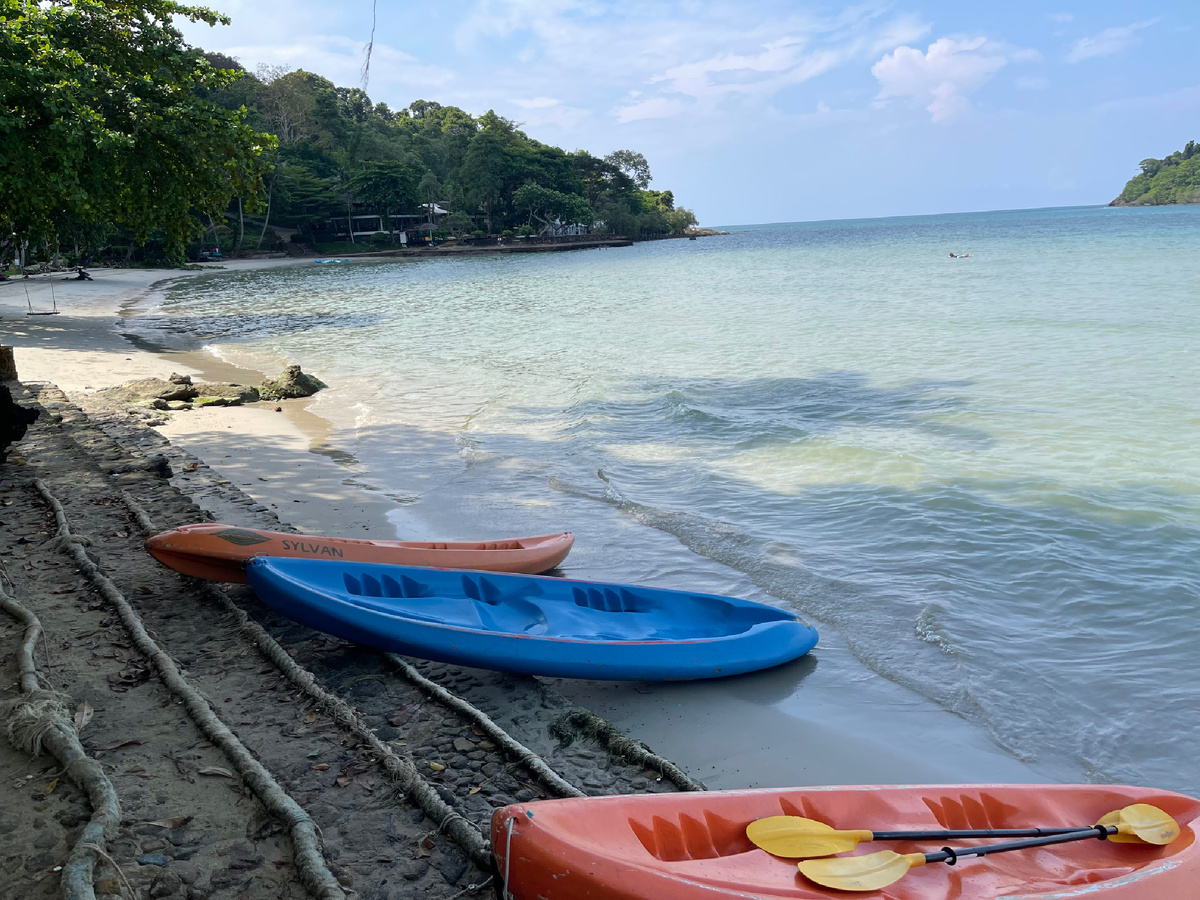 Часть лодок уже в пути на остров. А я ещё не представляю, что меня ждёт впереди… 