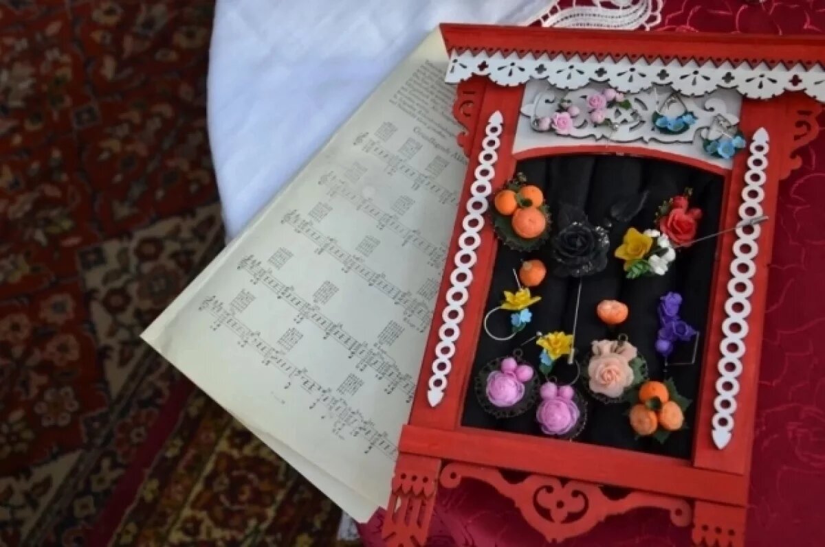    Раньше Александра Козман занималась рукоделием, а теперь руководит музыкальными проектами.