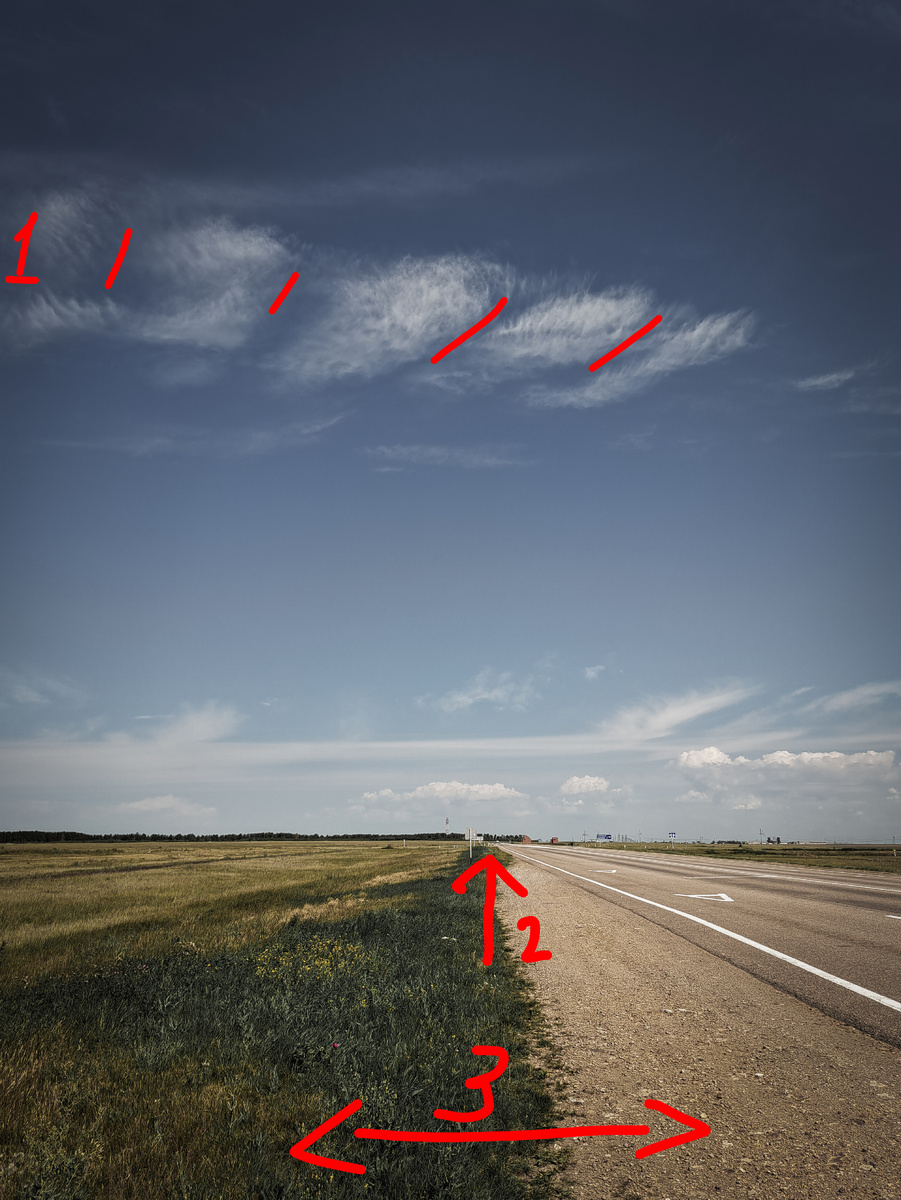 1. Облака сами по себе интересной формы, они создают ритм, возможно, он не такой явный, но этого достаточно.
2. Граница травы и обочины создает линию, которая ведет наш взгляд в глубь кадра.                     3. Контраст между зеленью и дорогой, делает эту фотографию более интересной, чем если б я просто сфотографировал дорогу.

Я специально убрал насыщенность цветов, так как при таком высоком солнце, фотография вышла слишком контрастной.