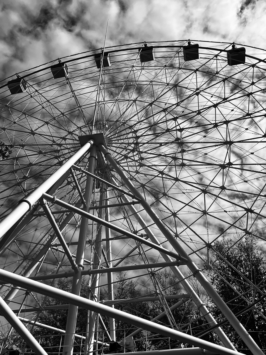 А здесь мы видим четкие круги, которые увеличиваются от центра.