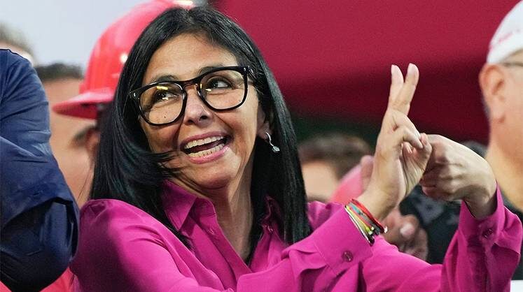    AP/TASS Исполняющая обязанности президента Венесуэлы Делси Родригес не хочет повторить судьбу предшественника