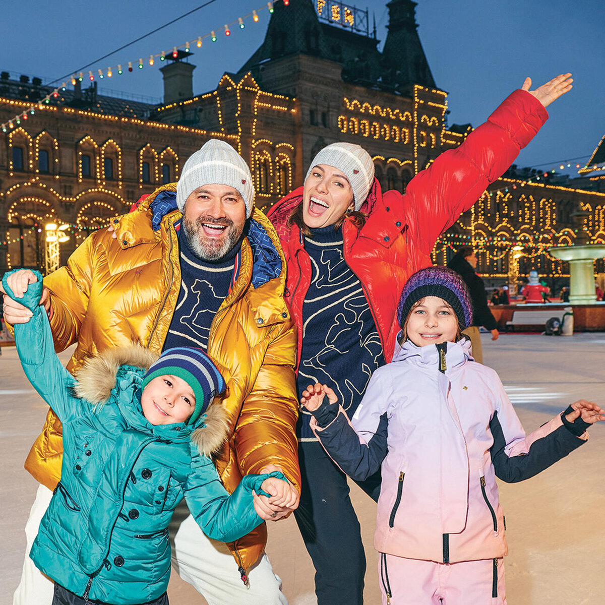    Ильдар Абдразаков с семьей Пресс-служба Гум катка