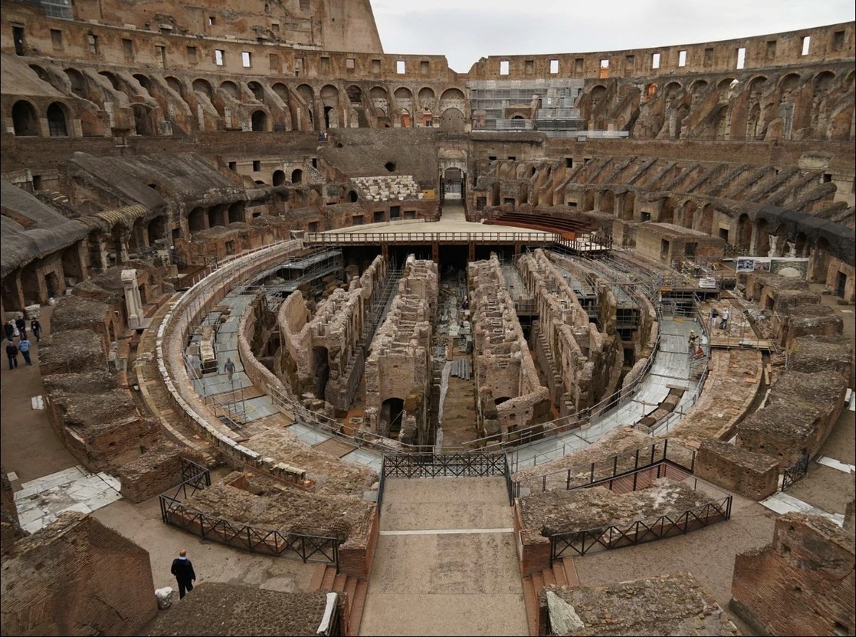 Разрушенный Колизей, из Интернета. 