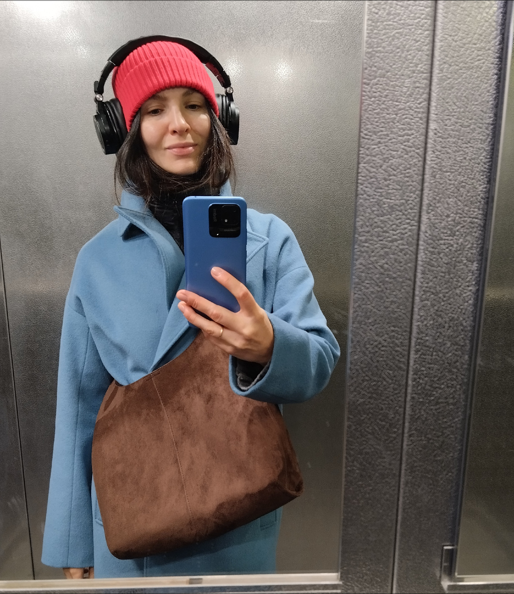 Хожу теперь в своих "красивых пальто. По набережной" (с). А сумка и шапка - новые.