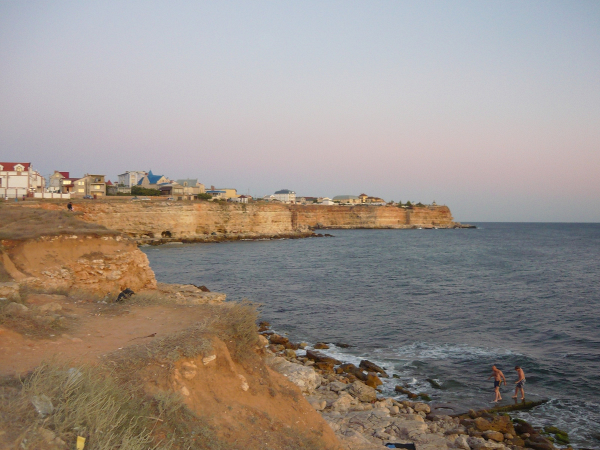 Природа сделала все,  чтобы купаться в этом месте было непросто  