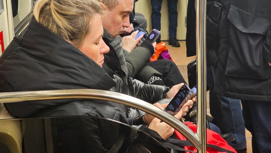    Жители Петербурга и Ленобласти жалуются на сбои мобильного интернета на фоне угрозы БПЛА Автор фото: Фролов Мартьян