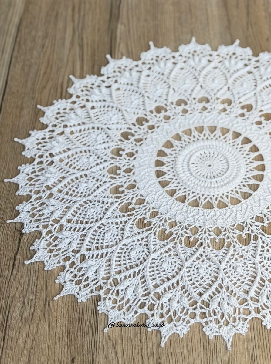 Красивая салфетка крючком 