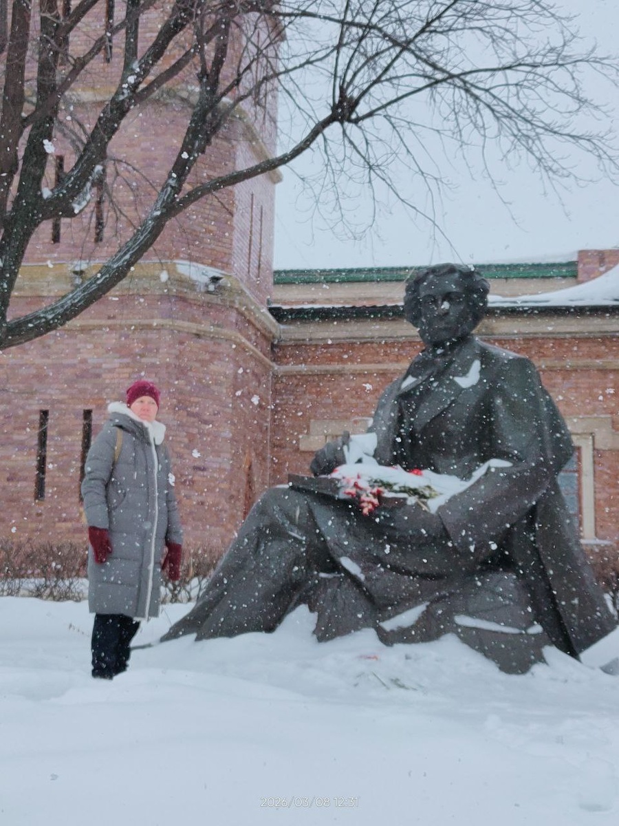 дата установки странно варьируется: то ли 1977, то ли 1982