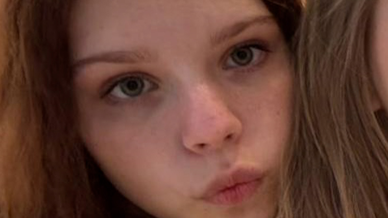    Александра, по словам мамы, очень любит делать селфи. Фото: Instagram*/maksimartist