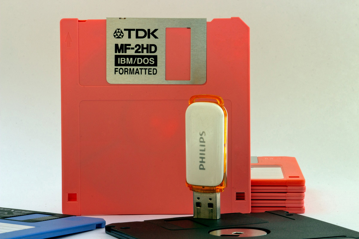 Чем дискеты были лучше флешек? Разбираемся