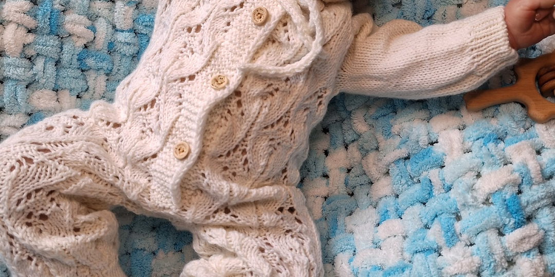 Описание по вязанию комбинезона «Мой котенок»