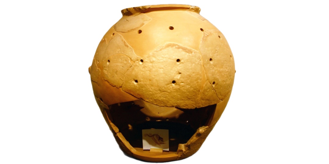 Римские кувшины с отверстиями: бесполезная керамика или культовый объект