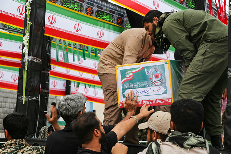    В ужасном взрыве в школе для девочек в Иране погибло более 160 человек. Страдания детей не только опровергают существование Бога, но и доказывают существование Дьявола.   
Фото: © Mehr News Agency / XinHua / www.globallookpress.com