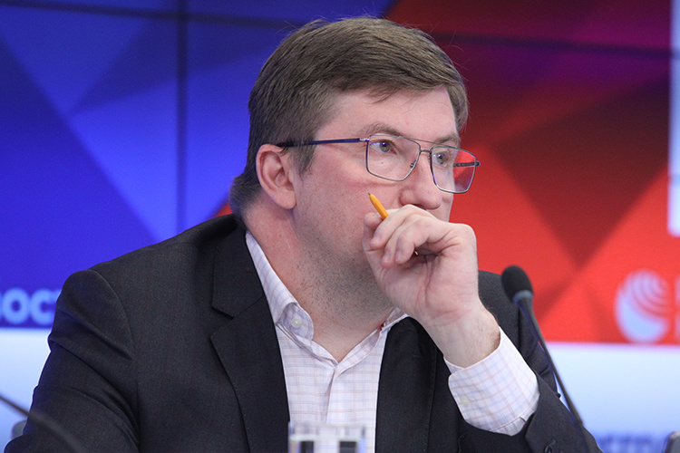    Глеб Кузнецов: «Мир не становится лучше, безопаснее и богаче. А история знает, чем это заканчивается».   
Фото: «БИЗНЕС Online»