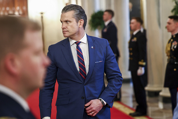    «Очевидно, что Хегсет обещал Трампу: с Ираном все будет быстро, ярко, победно. Теперь у него нет другого выхода, кроме как повышать ставки».   
Фото: © CNP / AdMedia / www.globallookpress.com