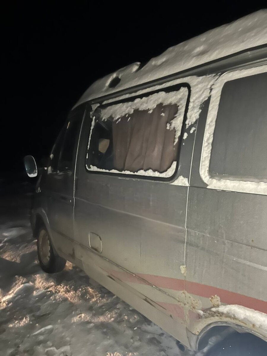    Тела двух мужчин нашли в салоне авто на берегу реки в Саратовской области