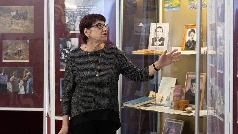    Ирина Назарова рассказывает об учёных-ставропольчанках Фото: Валерия Алтухова / / ИА «Победа26»