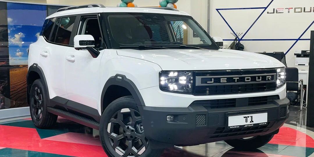 Мотор 2.0 л, АКПП, 4WD. Заехал к дилеру Jetour. За сколько продают Jetour T1? Какие скидки есть?