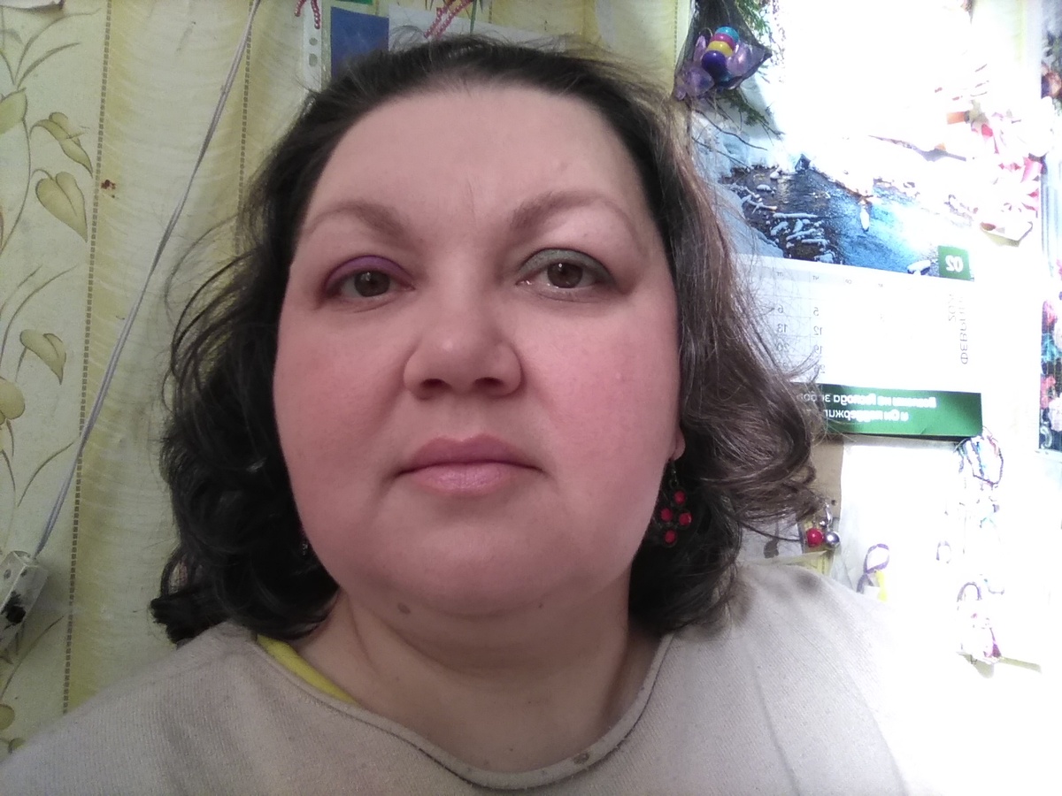 Пробовала вспомнить молодость. Одна половина лица в одной гамме, другая в другой. Увы, молодость не вернуть. 