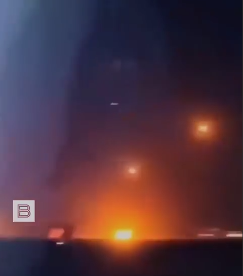 Огненные шары падают с неба на "землю обетованную". Вполне в Библейсмком стиле. Что риторически нивелирует эффект слабой работы столь распиаренной системы ПРО. (видео в МАХ и ТГ)