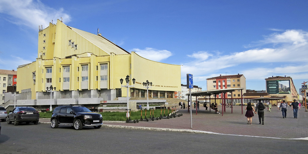 Здесь начинали Жжёнов и Смоктуновский. Как вышло, что один из лучших театров России - в Норильске?