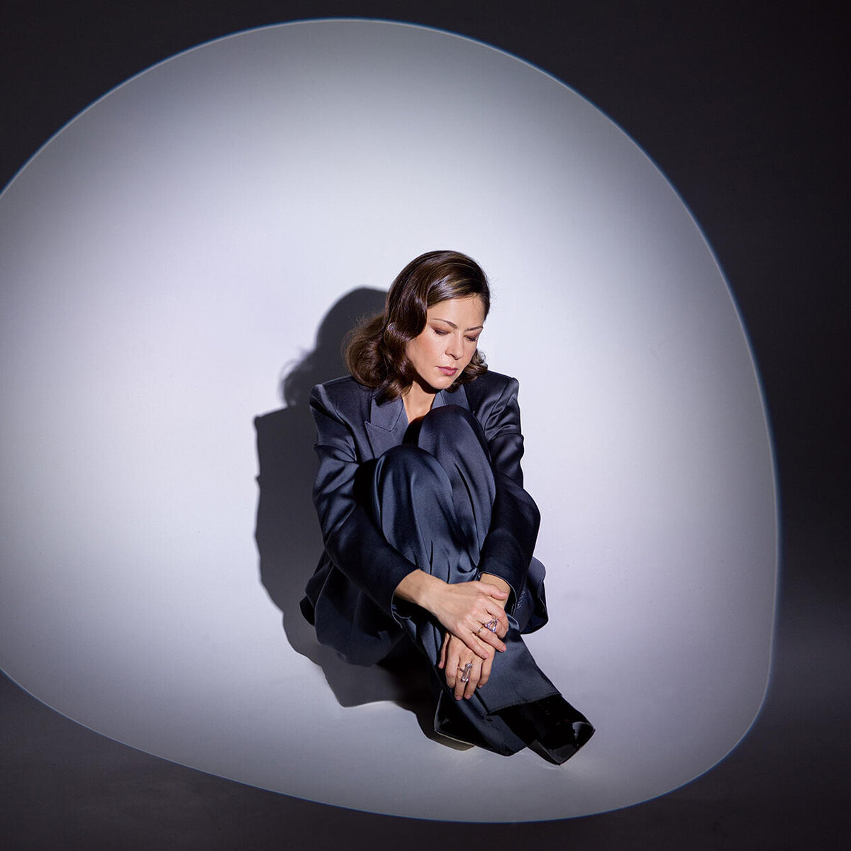    На Елене: костюм Sportmax (Bosco di Ciliegi), ботильоны Tendance (Rendez-Vous), кольца Swarovski (AllTime) Филипп Гончаров