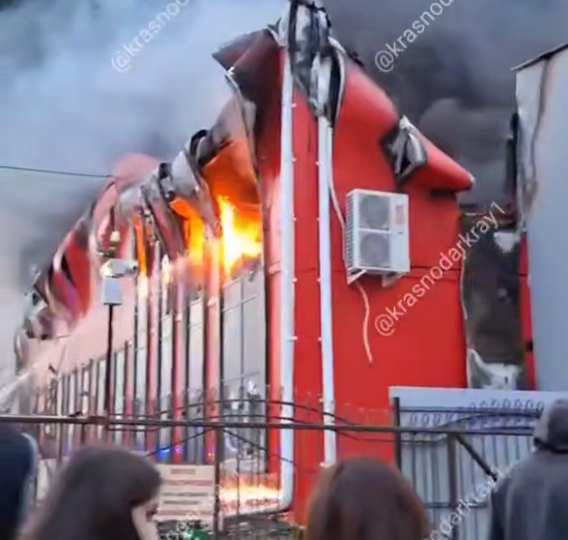 Сгорел полностью, люди в шоке: в Краснодаре будут расследовать крупный пожар в «Светофоре"