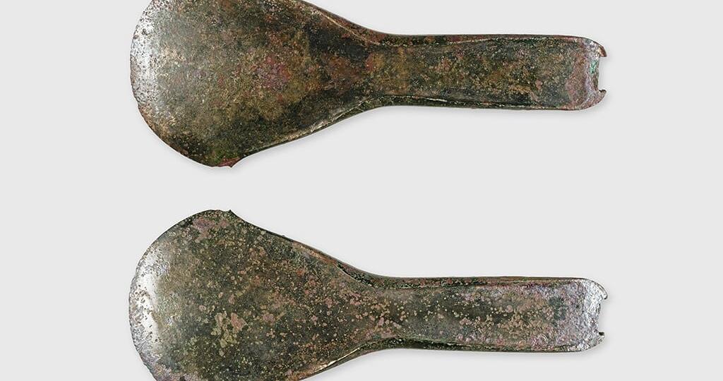 В Швейцарии обнаружили бронзовый топор возрастом 3500 лет