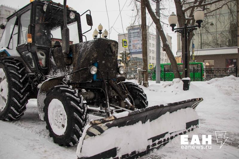 На свердловских трассах усилили уборку снега