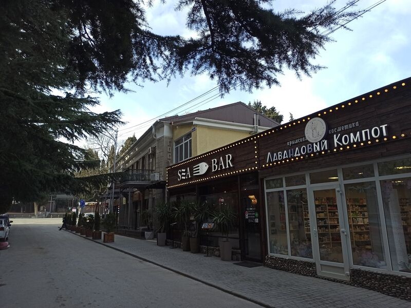    Вечерняя Алушта: романтика закатов, прогулки по набережной и гастрономические открытия admin