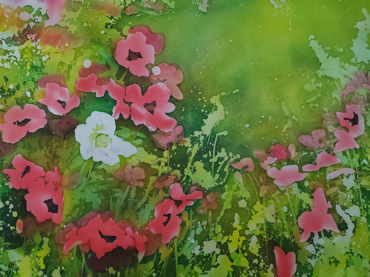 Белая ворона. Горячий батик. 2025 г. Персональная выставка "Заповедными тропами". Автор Ирина Букоткина. Астрахань, 2026 г.