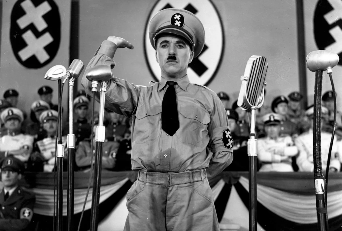 Чаплин в фильме «Великий диктатор»: Нужно ли запретить фильм? United Archives International / IMAGO