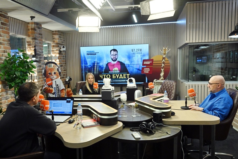    После премьеры актеры пришли на радио «Комсомольская правда» Евгения ГУСЕВА