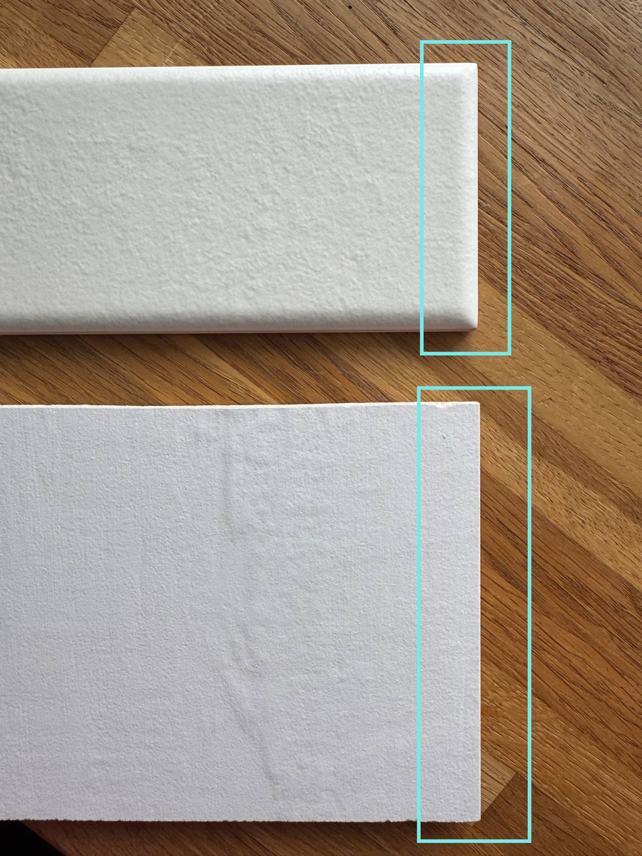 Сверху обычная плитка, снизу - ректифицированный керамогранит. Фото собственность автора.