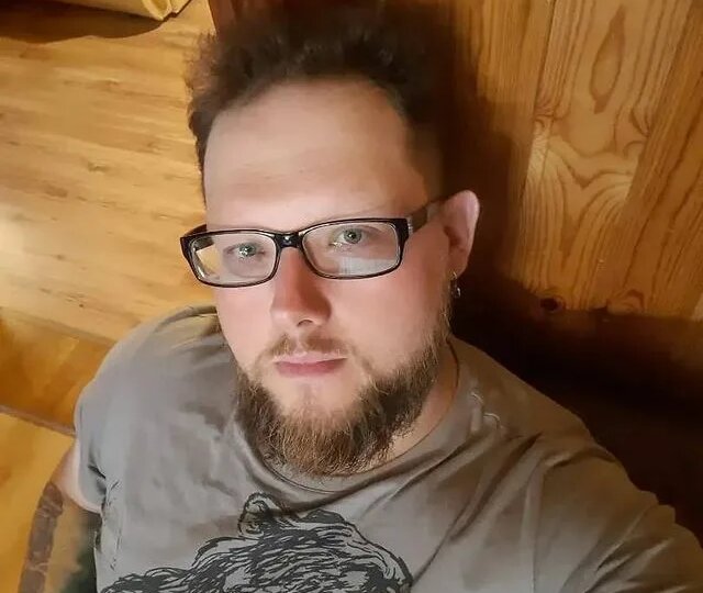 Сыну 40, живёт со мной — не знаю, как вытурить. Посоветуйте