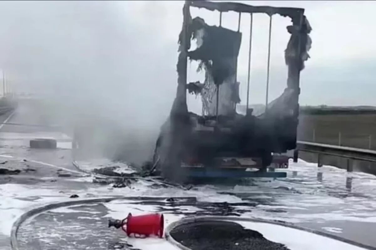    Сгоревший грузовик на трассе М-4 «Дон» стал причиной пробки