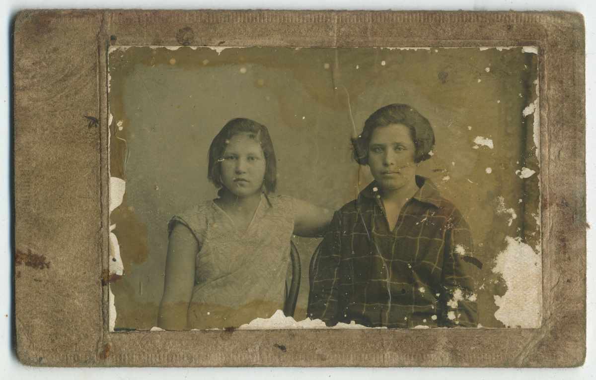 Мария Горелова (Гулина) и Александра Громова. Около 1929 года. Фото Ивана Филатова