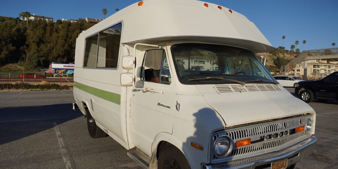 Dodge B300 Balboa 1973: компактный дом на колёсах с характером 70-х