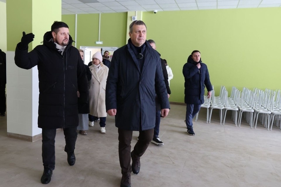    Глава города Иван Носков проверил ход строительства столовой и пищеблока детского центра "Заря" фото: социальные сети Ивана Носкова