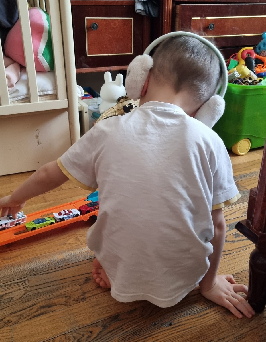 Помните Бегемота "Не шалю, никого не трогаю, починяю примус" ?Ну так и мой весь не при делах, а что ты, мать, себе придумала, так это твои проблемы.